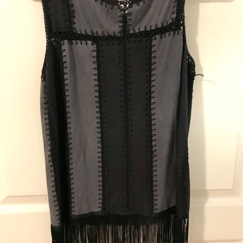🌵Black & Gray Top with Frills on bottom